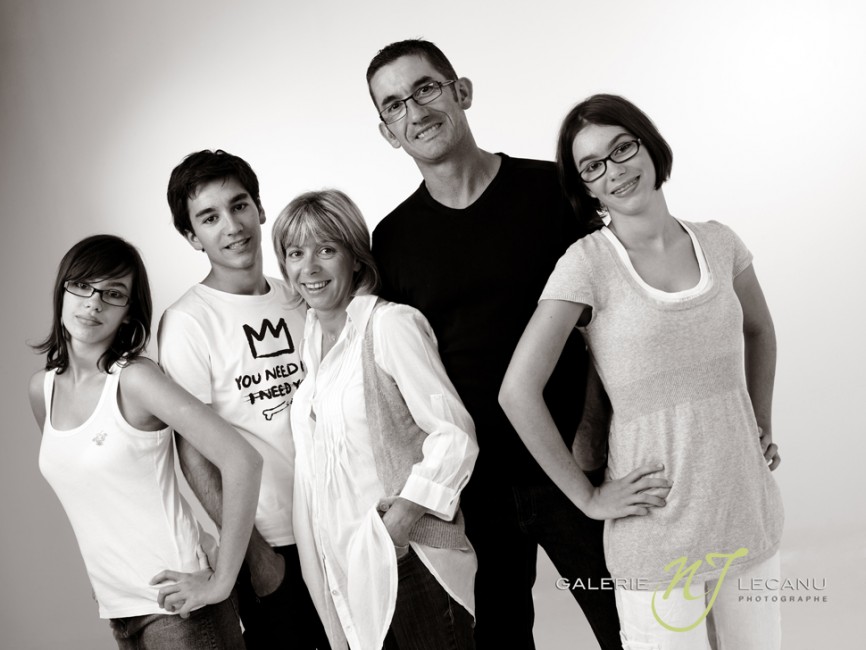 photo-de-famille-en-studio-a-caen-deauville-normandie