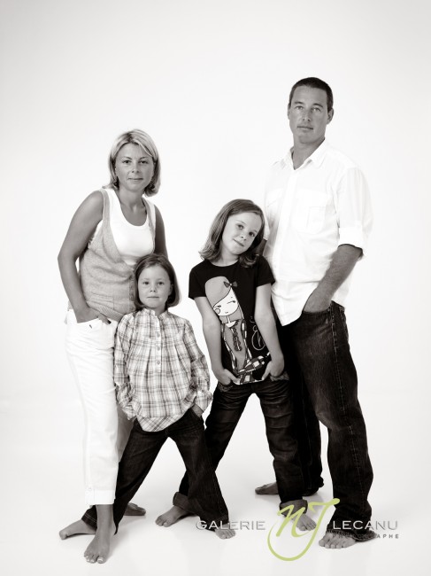 photo-de-famille-en-studio-a-caen-deauville-normandie